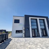 Kanfanar, moderna-luksuzno opremljena dvojna kuća, sa pogledom na more! - 2