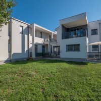 Prekrasna kuća sa apartmanima i pogledom na more - 2
