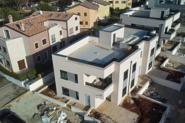 Luksuzni stan u prizemlju, novogradnja, Poreč