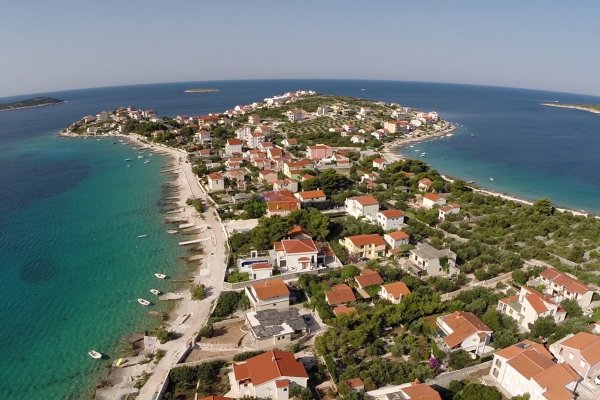 Atraktivno građevinsko zemljište u Sevidu